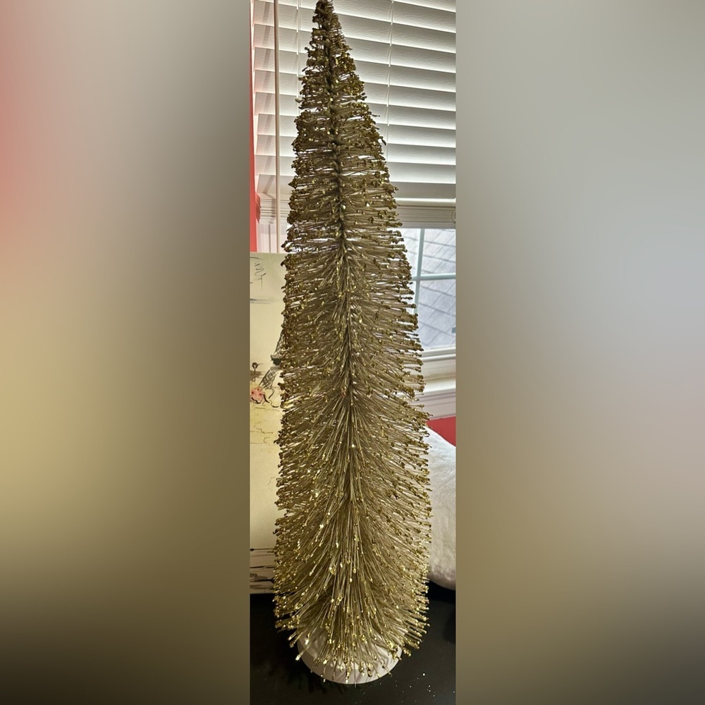 Target wonder shop gold Christmas tree - Picture 2 of 3